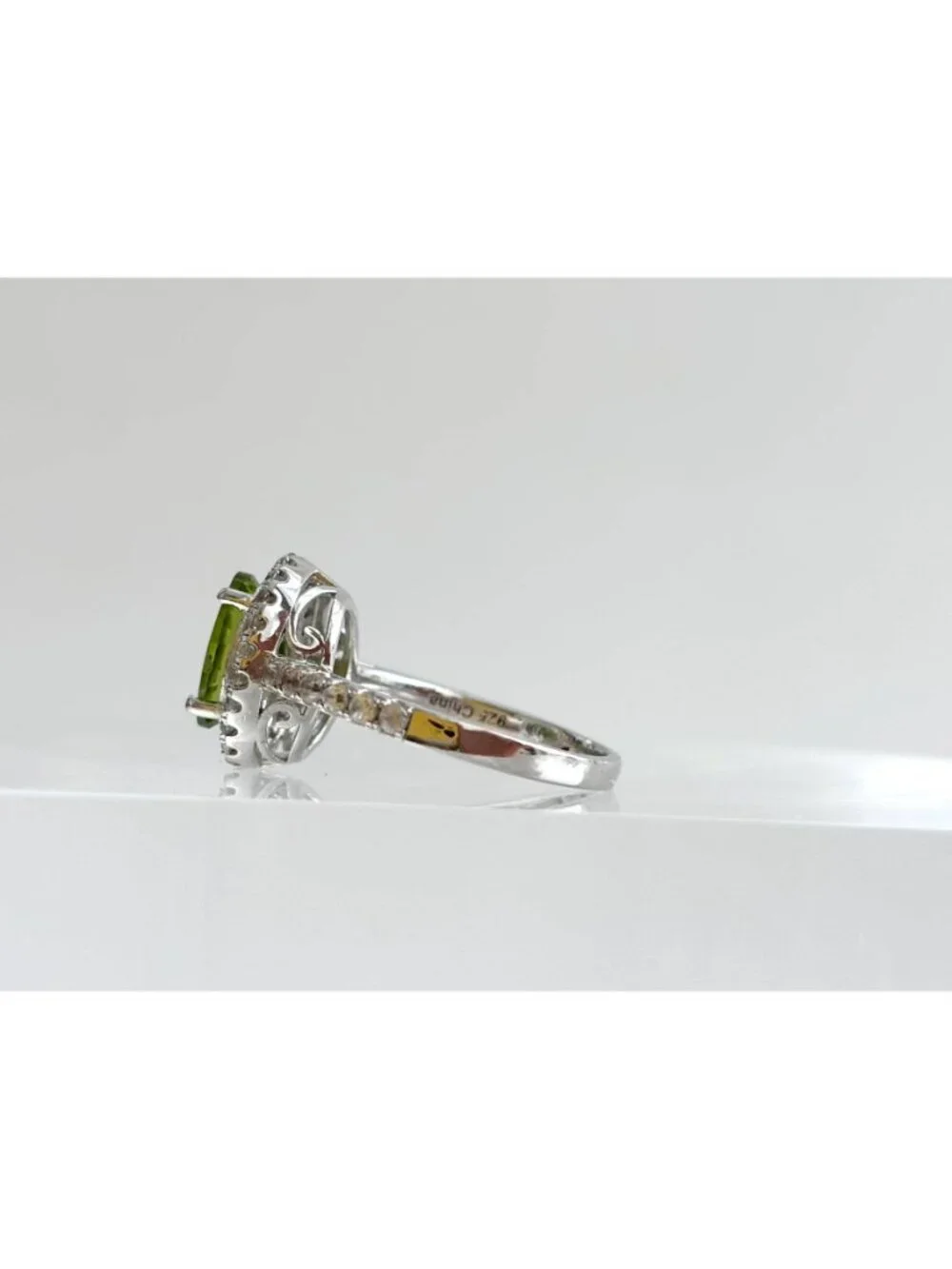Peridot Gemstone Halo CZ Lined Sterling Silver 925 Vintage Ring - sz 7.25